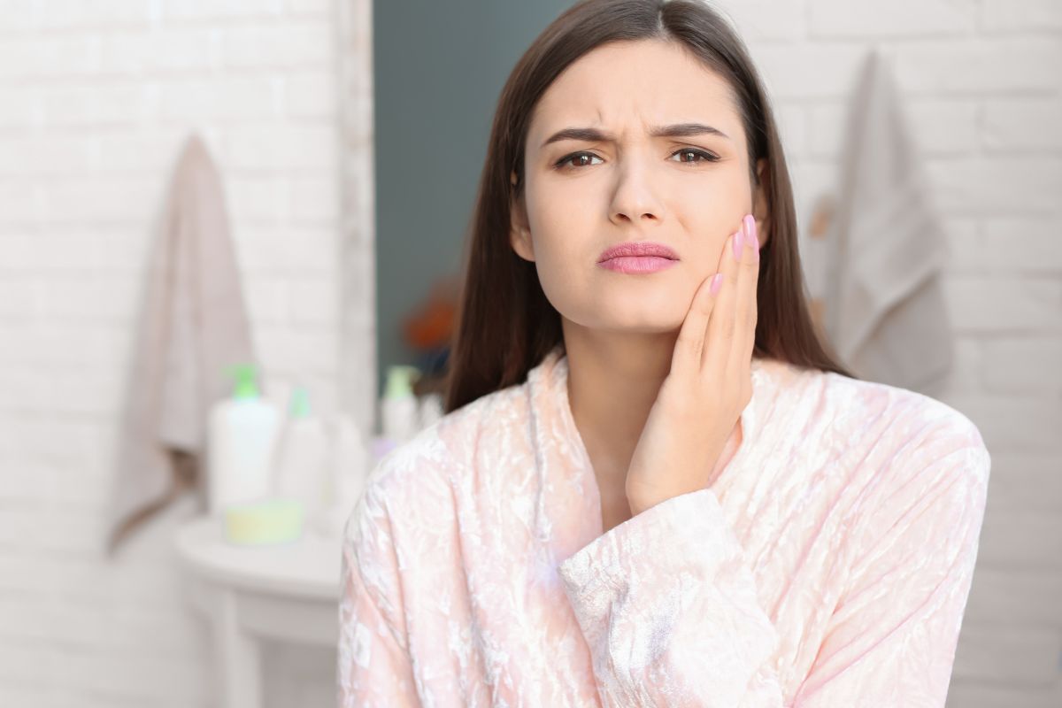 teeth-sensitivity-after-whitening-causes-management